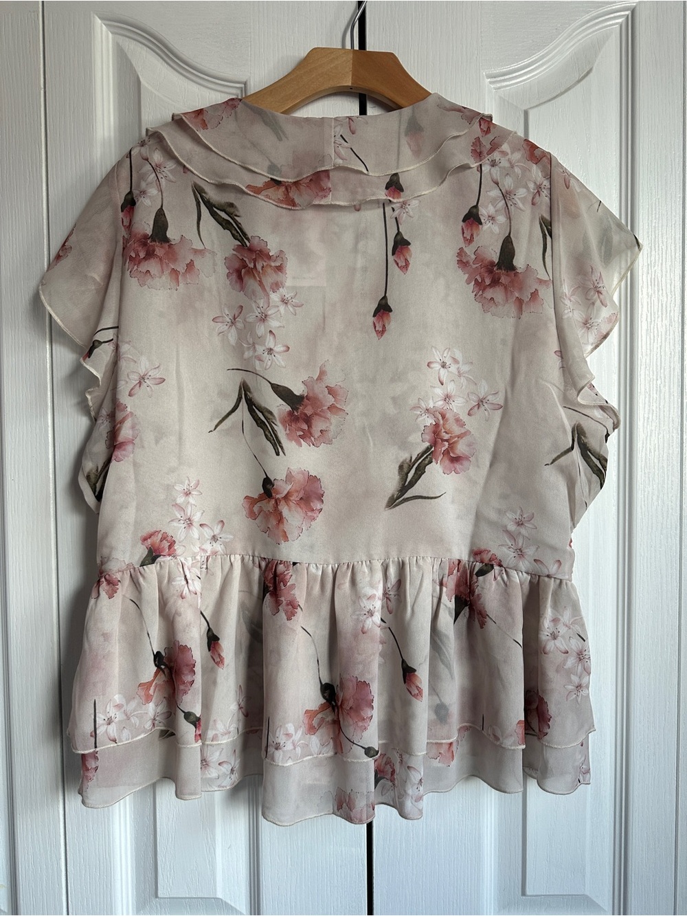 Ricki's Floral Ruffle Cream Button Up Blouse. NWT Size Large - Picture 8 of 9